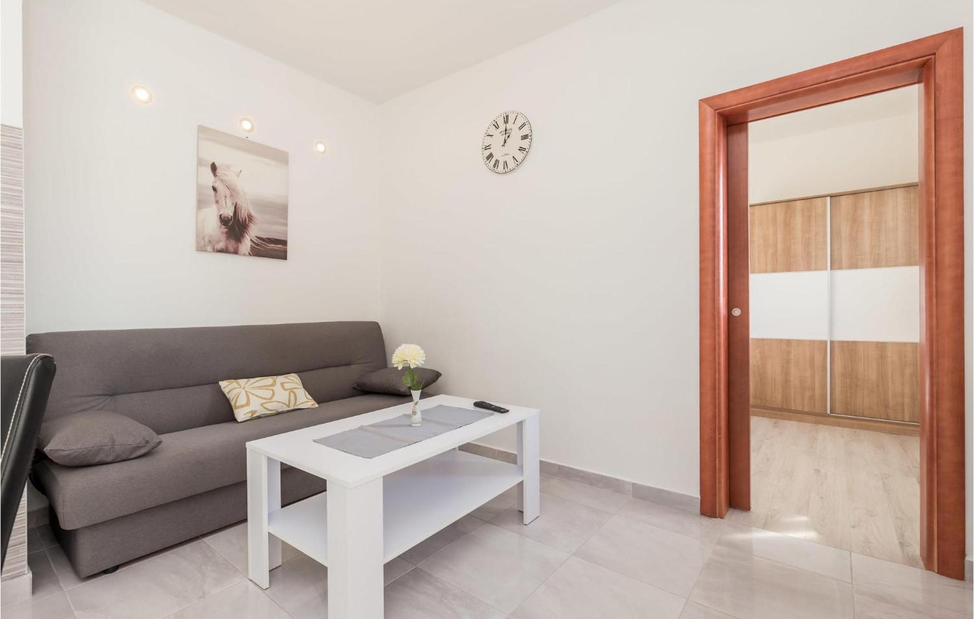 Pet Friendly Apartment In Kampor With Kitchen Eksteriør billede